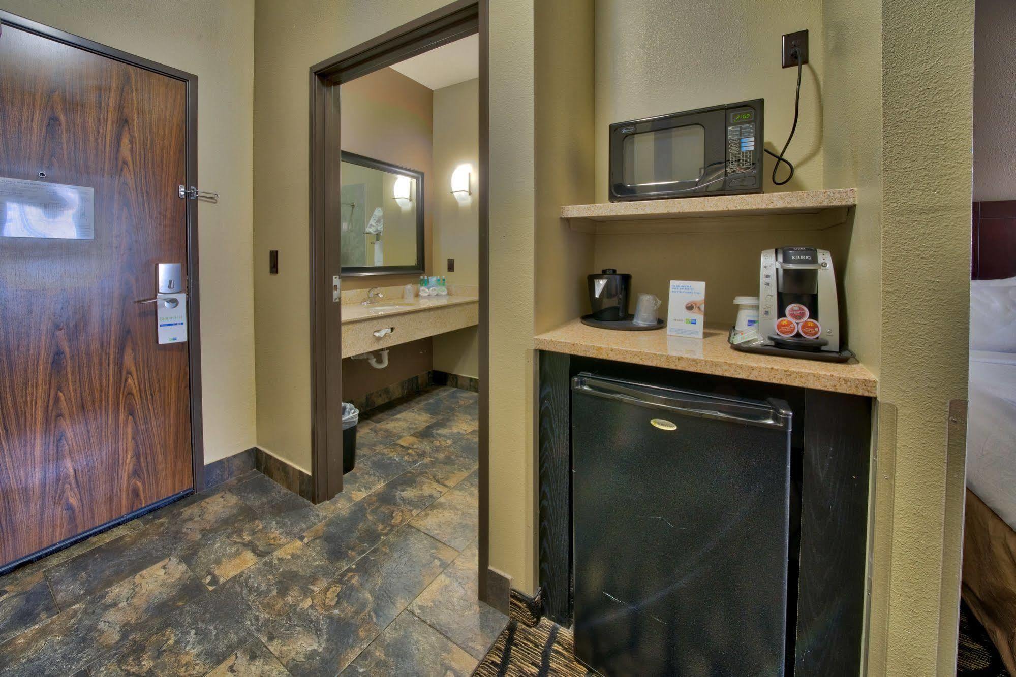 Holiday Inn Express And Suites Lubbock South By Ihg Ngoại thất bức ảnh